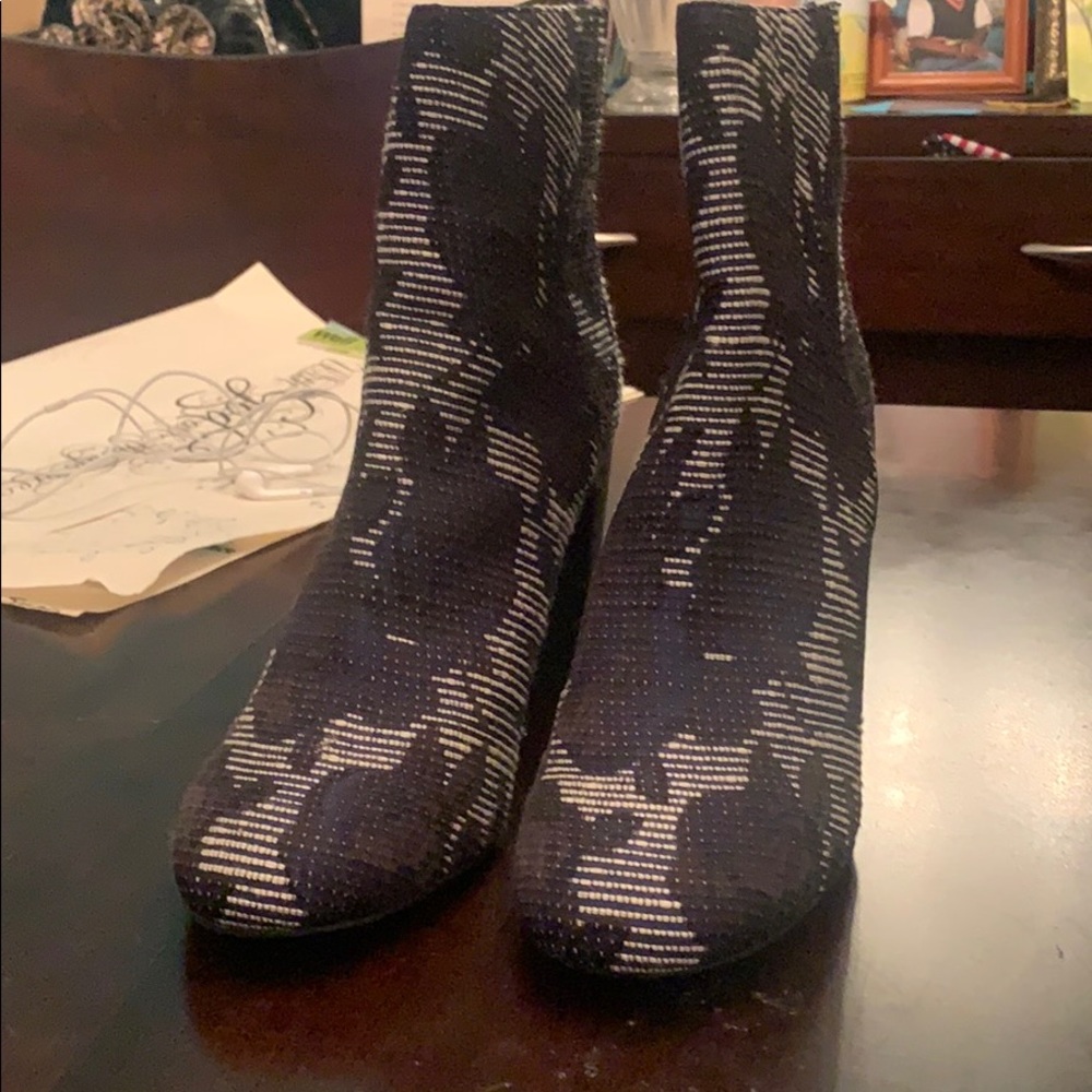SOLE SOCIETY Navy Floral Booties